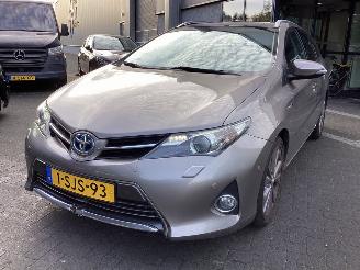 krockskadad bil auto Toyota Auris 1.8 Touring Hybride 2013/10