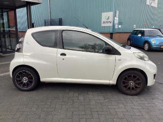 Peugeot 107 107, Hatchback, 2005 / 2014 1.0 12V picture 4