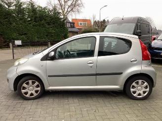 Peugeot 107 107, Hatchback, 2005 / 2014 1.0 12V picture 8