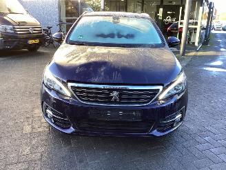 Peugeot 308 Pure Tech active picture 2