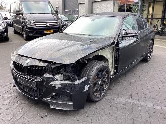 krockskadad bil auto BMW 3-serie 320 I High Executive 2017/6