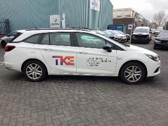 Opel Astra 1.2 Turbo Tourer picture 4