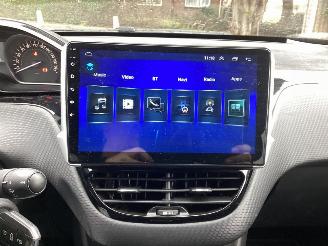 Peugeot 2008 1.2 VTi Pure Tech picture 12