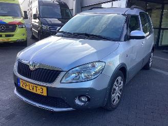 damaged passenger cars Skoda Roomster 12.TSI 2010/7