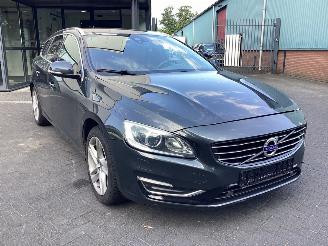 Volvo V-60 2.4 Plug in Hybrid picture 3