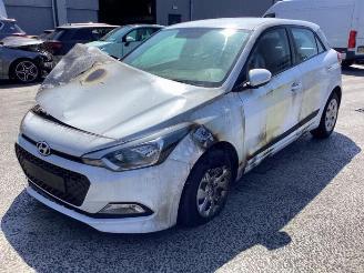 Vrakbiler auto Hyundai I-20 i20 (GBB), Hatchback, 2014 / 2020 1.2i 16V 2016/3