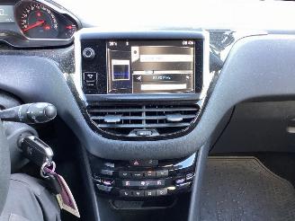 Peugeot 208 1.2 VTi Urban Soul picture 15