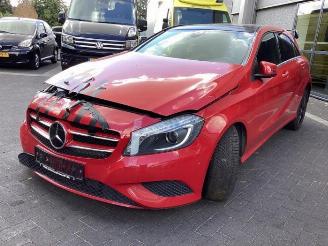 Vrakbiler auto Mercedes A-klasse A (W176), Hatchback, 2012 / 2018 1.6 A-180 16V 2013/4