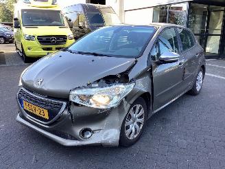 krockskadad bil auto Peugeot 208  2013/11