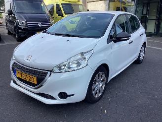 krockskadad bil auto Peugeot 208  2014/4