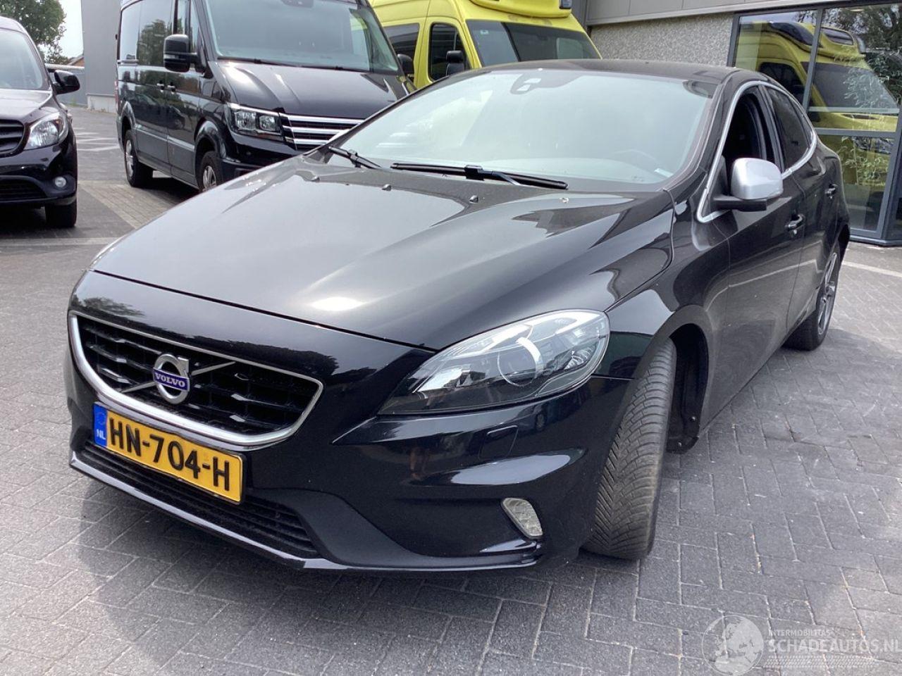 Volvo V-40 2.0 D2 R Design