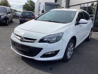 Damaged car Opel Astra  2015/1