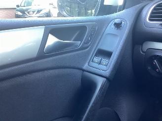 Volkswagen Golf 16 FSI picture 11