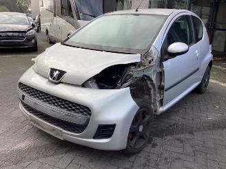 Vrakbiler auto Peugeot 107 107, Hatchback, 2005 / 2014 1.0 12V 2011/4