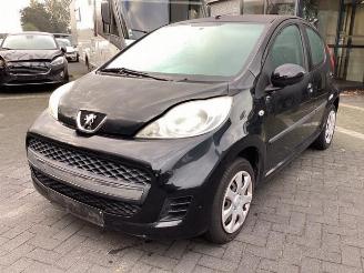 Vrakbiler auto Peugeot 107 107, Hatchback, 2005 / 2014 1.0 12V 2011/6