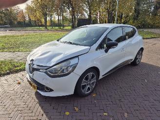 skadebil auto Renault Clio 0,9 TCE NIGHT DAY 2014/10
