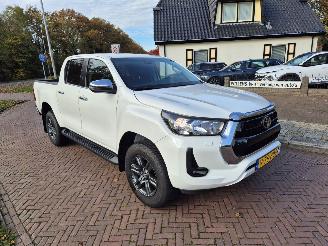 Toyota Hilux 2.4 D-4D Double Cab Professional picture 2