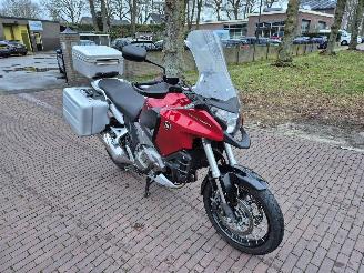 Honda VFR 1200 F ABS DCT Automaat! picture 4