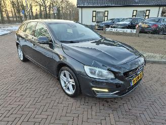 Volvo V-60 2.4 D6 AWD Plug-in-Hybrid Summun picture 2