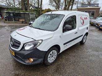 krockskadad bil bedrijf Mercedes Citan 108 CDI 2020/8