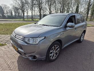skadebil auto Mitsubishi Outlander 2.0 PHEV EDITION 2014/6