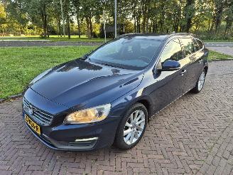 Vaurioauto  passenger cars Volvo V-60 1.6 D2 2014/5
