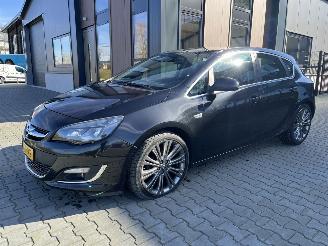 Vaurioauto  passenger cars Opel Astra 1.4 Turbo Sport 88kw Navi Clima Cruise PDC 2013/9