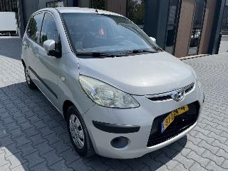 Voiture accidenté Hyundai I-10 1.25i Dynamic Cool 2010/3