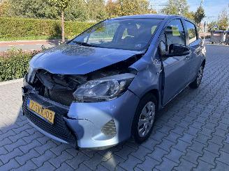 krockskadad bil auto Toyota Yaris 1.5 Hybride Aspiration. Navi Camera cruise Clima 2013/12