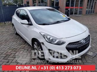 Vrakbiler auto Hyundai I-30 i30 (GDHB5), Hatchback, 2011 1.6 CRDi Blue Drive 16V VGT 2013/1