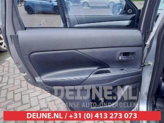 Mitsubishi Outlander Outlander (GF/GG), SUV, 2012 / 2022 2.0 16V PHEV 4x4 picture 12