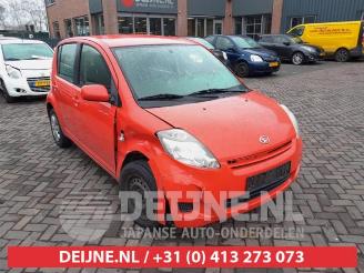 Coche siniestrado Daihatsu Sirion Sirion 2 (M3), Hatchback, 2005 1.0 12V DVVT 2011/8