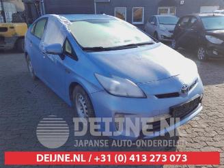 Salvage car Toyota Prius Prius (ZVW3), Hatchback, 2009 / 2016 1.8 16V Plug-in 2013/12