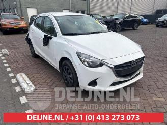 Coche siniestrado Mazda 2 2 (DJ/DL), Hatchback, 2014 1.5 SkyActiv-G 75 2016