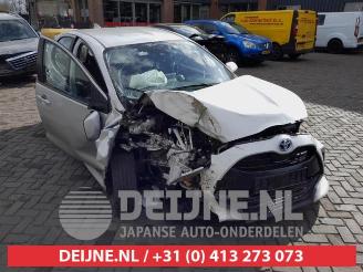 Coche siniestrado Toyota Yaris Yaris IV (P21/PA1/PH1), Hatchback, 2020 1.5 12V Hybrid 115 2020/9