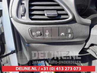 Hyundai I-30 i30 (PDEB5/PDEBB/PDEBD/PDEBE), Hatchback, 2016 1.0 T-GDI 12V picture 20