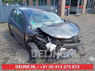 Vrakbiler auto Toyota Yaris Yaris III (P13), Hatchback, 2010 / 2020 1.0 12V VVT-i 2012/3