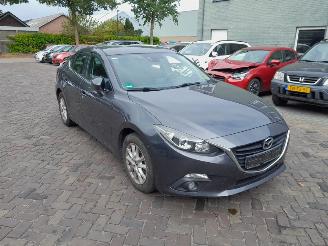 Schadeauto Mazda 3  2015/6