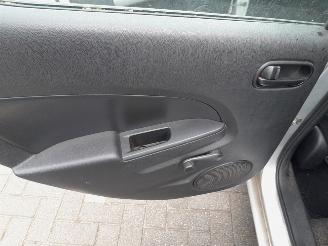 Mazda 2  picture 17