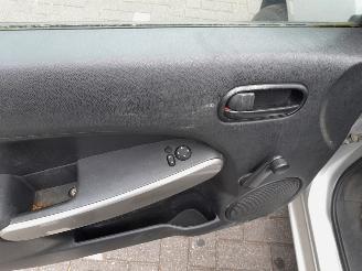 Mazda 2  picture 11