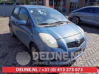Coche siniestrado Toyota Yaris Yaris II (P9), Hatchback, 2005 / 2014 1.3 16V VVT-i 2006/4