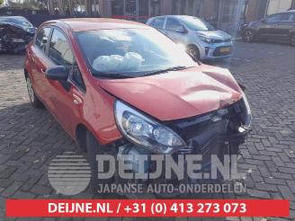 Vrakbiler auto Kia Rio Rio III (UB), Hatchback, 2011 / 2017 1.2 CVVT 16V 2015