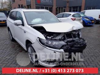 Vrakbiler auto Mitsubishi Outlander  2019/12