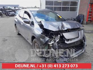 Salvage car Nissan Leaf Leaf (ZE1), Hatchback, 2017 39/40kWh 2019