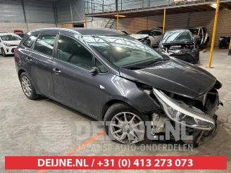 Vrakbiler auto Kia Cee d Cee'd Sportswagon (JDC5), Combi, 2012 / 2018 1.6 CRDi 16V VGT 2013/1