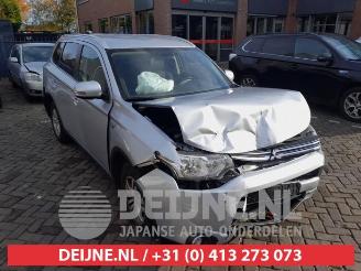 Vrakbiler auto Mitsubishi Outlander Outlander (GF/GG), SUV, 2012 / 2022 2.0 16V PHEV 4x4 2015/7