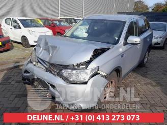 Mitsubishi Outlander Outlander (GF/GG), SUV, 2012 / 2022 2.0 16V PHEV 4x4 picture 3