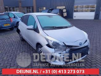 Salvage car Toyota Yaris Yaris III (P13), Hatchback, 2010 / 2020 1.5 16V Hybrid 2014/1