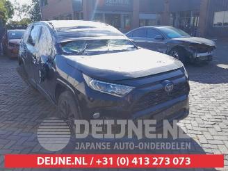 Salvage car Toyota Rav-4 RAV4 (A5), Terreinwagen, 2018 2.5 Hybrid 16V 2021/5