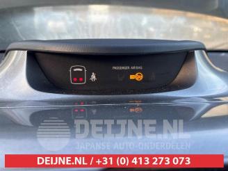 Toyota iQ iQ, Hatchback 3-drs, 2009 / 2015 1.0 12V VVT-i picture 9